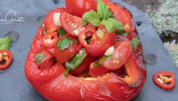 Tomatensalat im Paprikaboot